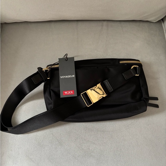 Authentic TUMI Madison Hip Bag NWT - Picture 2 of 9